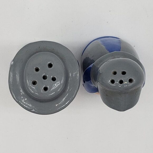 Signed Vintage 1984 Amish Blue Grey Man & Woman Ceramic Salt & Pepper Shaker Set - Picture 4 of 11